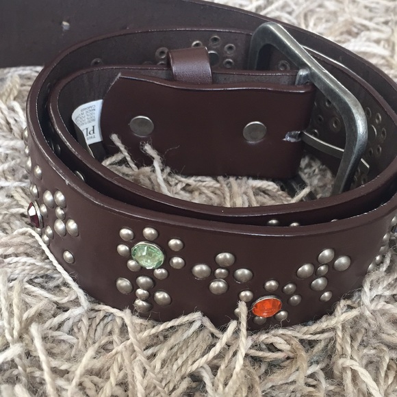 A jeweled belt - Picture 3 of 8